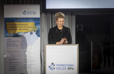 Ministerin Brandes bei der Rede zur Verleihung des Promotionsrechts