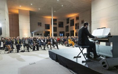Musikalische Begleitung durch Mark Kantorovic am Piano