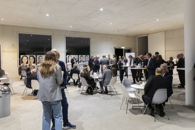 Die Gäste genießen den Abend