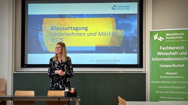 Foto von Prof. Dr. Tatjana Oberdörster während des Grußwortes.